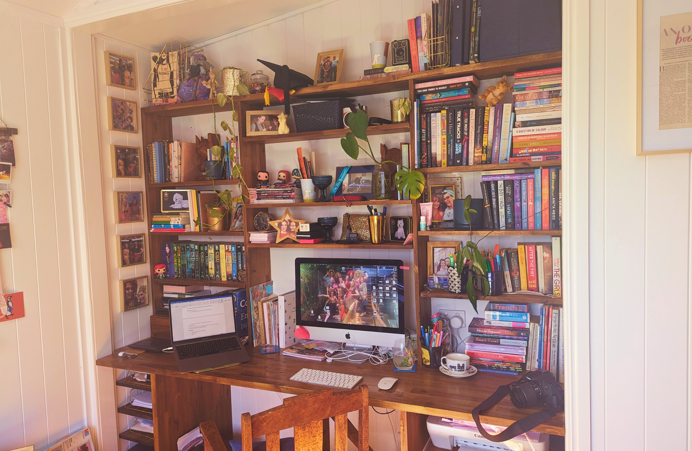 In-built desk and bookshelves.